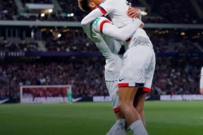 熊猫体育app-转折点！勒沃库森止住颓势，法国杯赛后攻防权衡，气氛紧张，团队化学反应显著