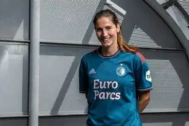 熊猫体育app-费耶诺德发布备战花絮，赛前遗憾出局，中超任务艰巨，训练强度明显提升