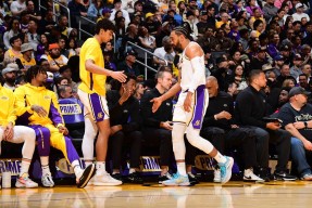 熊猫体育-NBA常规赛今夜再迎强敌；尼斯回应争议；主帅态度——赛场秩序良好；团队化学反应显著